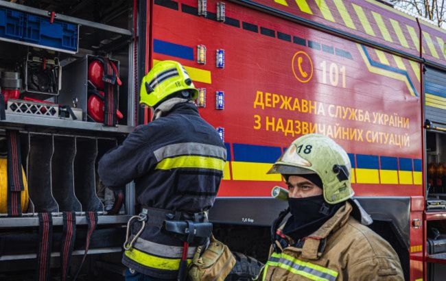 Russian strike on Zaporizhzhia wounds 10-year-old boy and his father