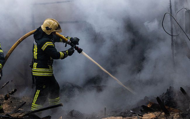 Russian drone strike hits Sloviansk, damages government buildings and apartment blocks