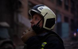 Kherson under heavy Russian attack, homes burn and blackout reported