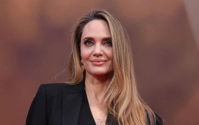 Angelina Jolie makes surprise visit to Ukraine&rsquo;s Kharkiv boxing club with son Knox