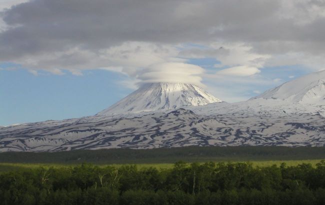 Twin disasters: Volcano awakens on Russia's Kamchatka after massive earthquake