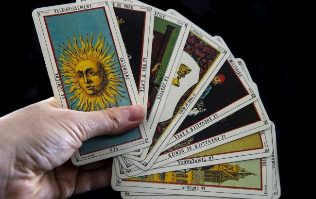 Capricorns will find love, while Aries will lose money: What Tarot horoscope promises for June 21