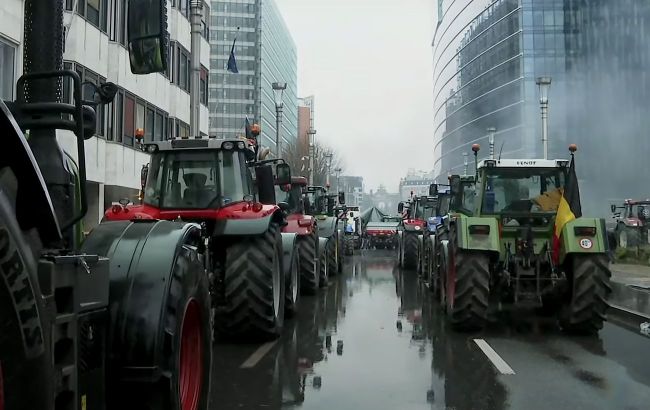 Farmers protests at EU HQ in Brussels: Police use water cannons