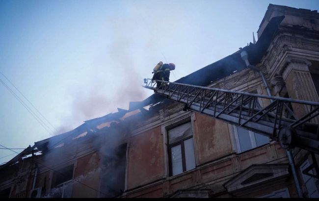 Fire breaks out in Odesa building amid Russian missile attack