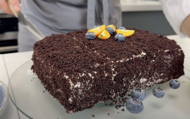 Easy sour cream cake anyone can bake — Even a kid