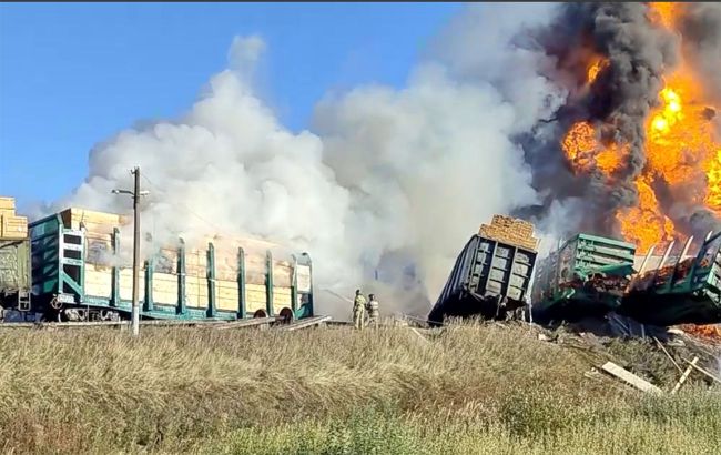 Truck crashes into train in Russia, 18 fuel cars derail