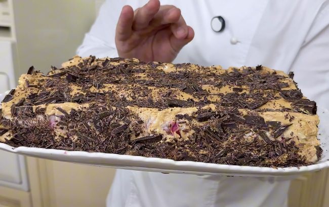 Cherry no-bake cake with rich flavor made entirely from everyday ingredients