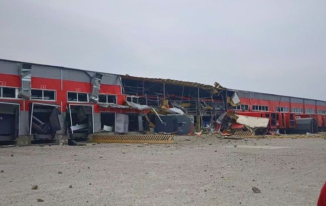 Russia strikes postal terminal in Ukraine's Zaporizhzhia: Employees injured