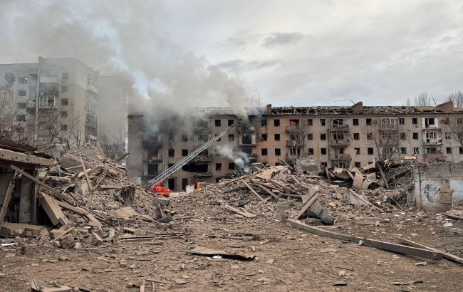 Russia drops massive FAB-1500 bomb on Sloviansk, causing widespread destruction