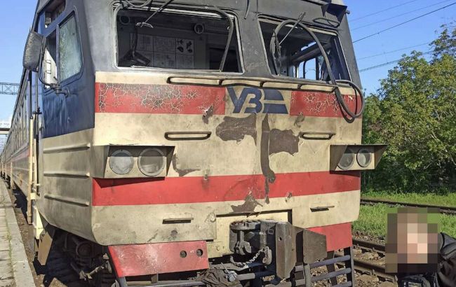 Russian drone strikes commuter train in Ukraine's Zaporizhzhia region, 2 passengers injured