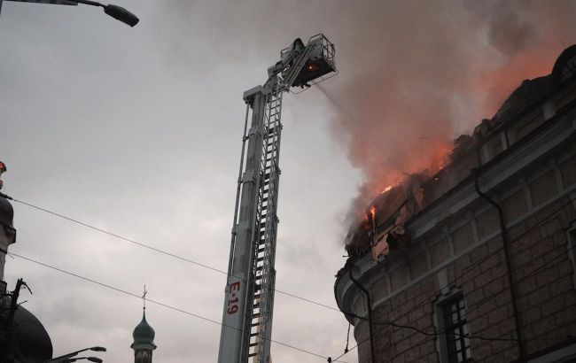 Russia strikes Kyiv cultural heritage site Mystetskyi Arsenal, fire reported