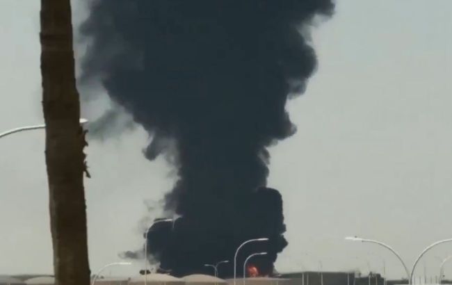 Houthis strike Riyadh airport and Saudi Arabia's major oil hub &mdash; Reuters