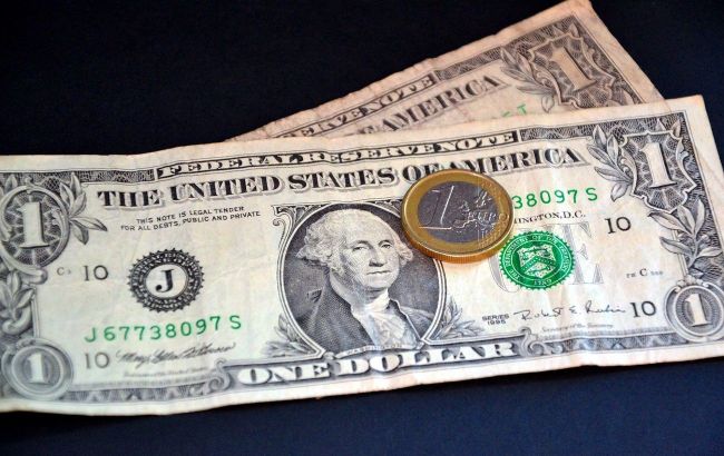 Dollar heads for biggest weekly drop in 4 months — Reuters