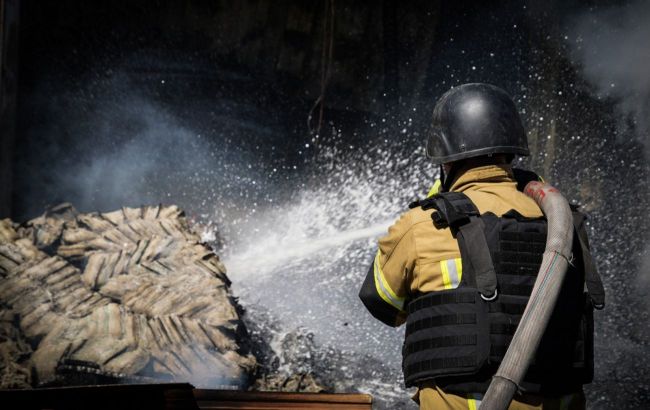 Russia strikes Ukraine's Dnipro for third time in a day: Grocery warehouses ablaze