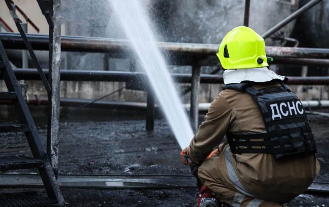 Russia strikes warehouses in Kyiv region, sparking fire