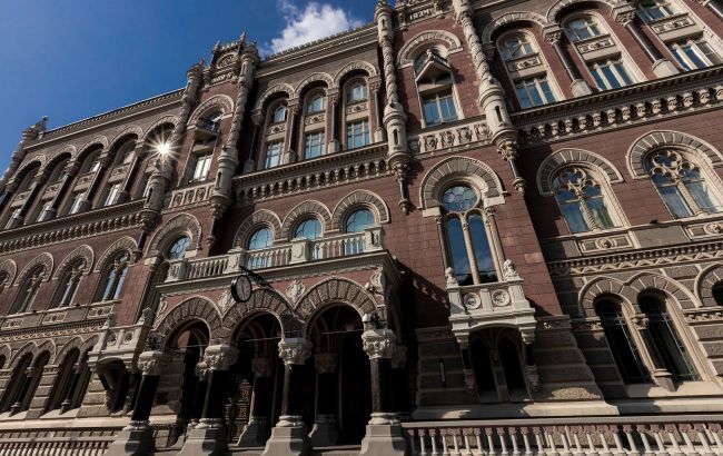 Ukraine's financial stress index returns to prewar level as Russia's hits record