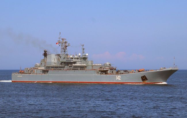Partisans discover Russian ship damaged by strikes in Crimea