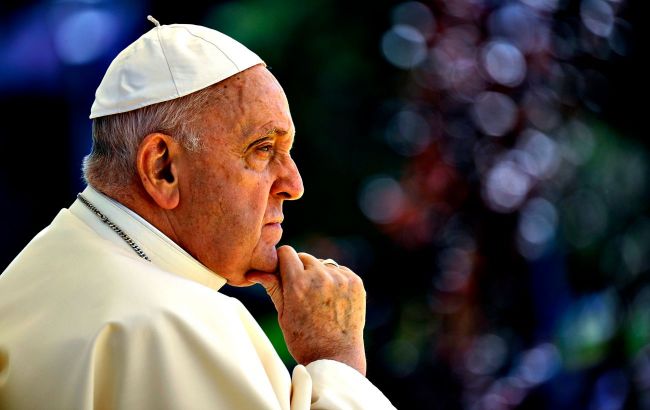 Pope placed on non-invasive mechanical ventilation