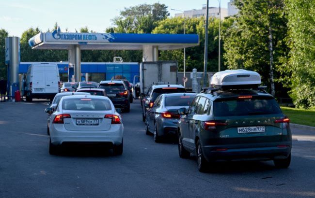Russia sends teachers to calm angry drivers waiting in gas lines