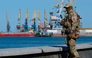 Russian forces in Crimea prepare defenses amid fears of Ukrainian landing