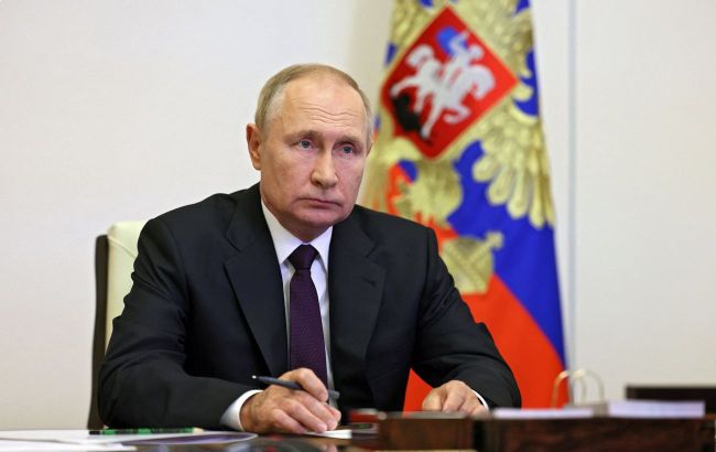 Putin holds meeting on border with Ukraine, orders to 'push enemy out' of Russia