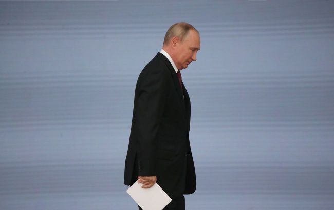 Putin en route to Alaska for Trump summit