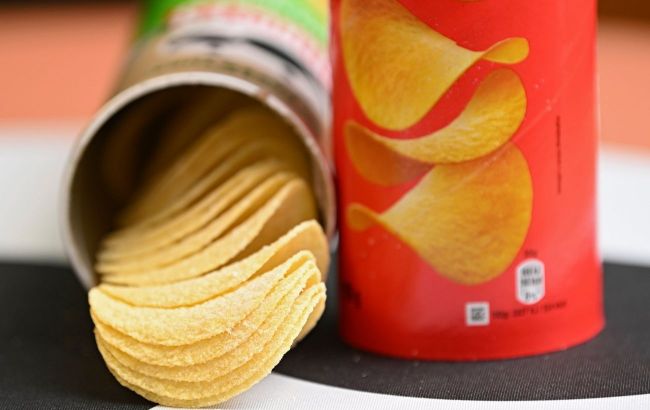 Right way to eat Pringles makes taste of chips even better