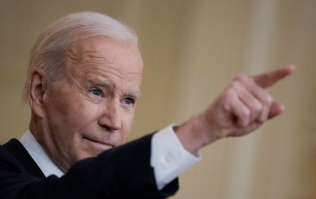 Biden cautions Congress against giving Putin 'greatest Christmas gift'