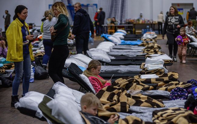 Poland closes largest center for Ukrainian refugees