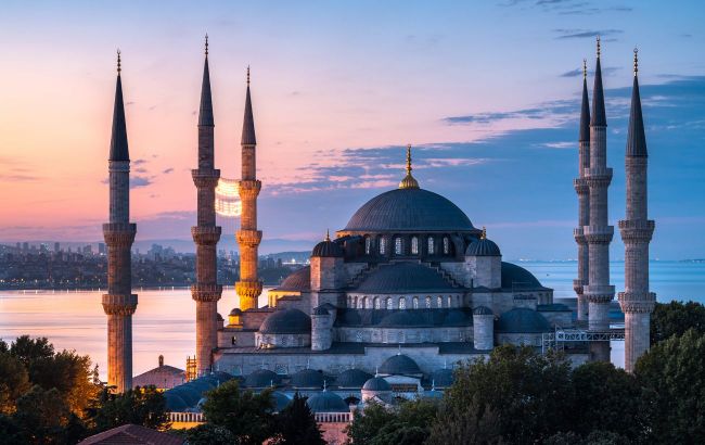 City of white mosques and aromatic spices: Must-visit places in Istanbul