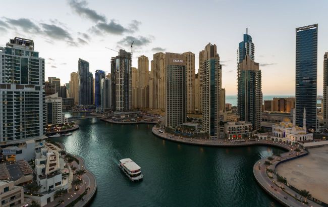 Major UAE banks crack down on Russian business operations