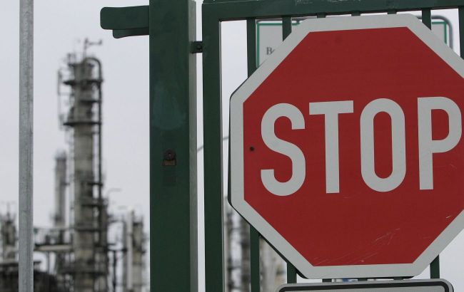 UK pushes G7 to slash price cap on Russian oil