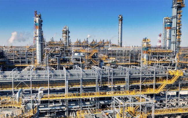 Major Russian gas-chemical complex goes up in flames