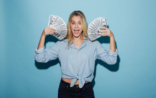 Three zodiac signs who choose money over true joy