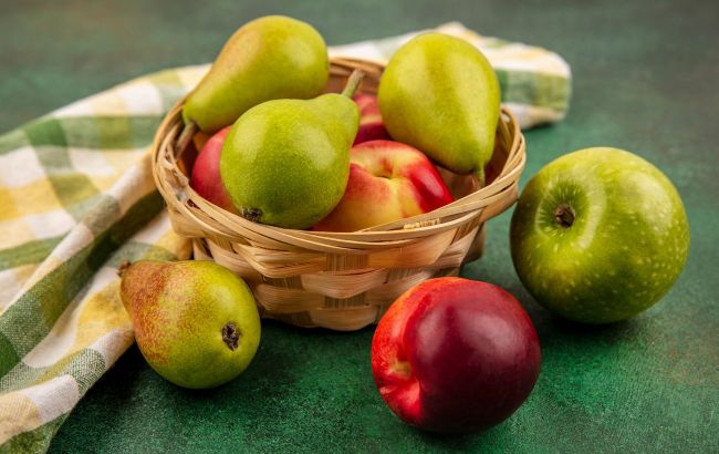 Doctor gives clear answer on which is healthier - apple or pear