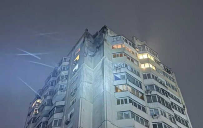 Russia strikes Kyiv with drones: 17-story residential building damaged 