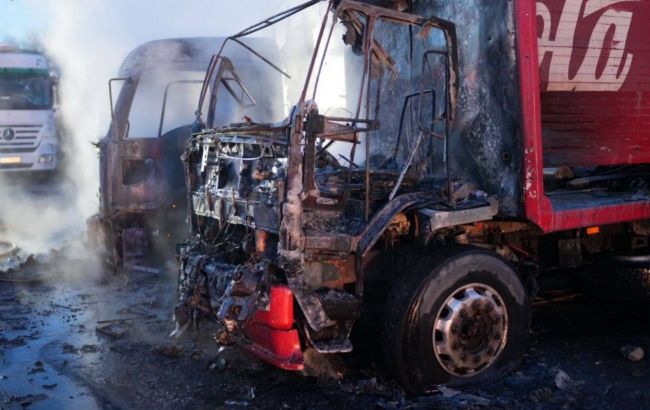 Zaporizhzhia struck overnight as Russian attack sparks huge fire (photos, video)