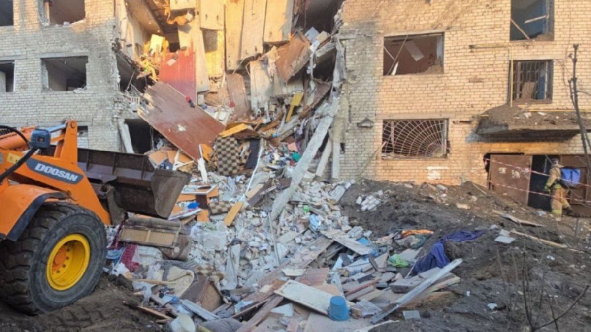 Russia massively strikes Ukraine's Zaporizhzhia - 13 casualties