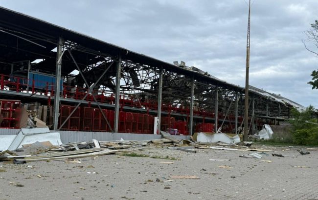 Russia strikes Nova Poshta post office in Sloviansk of Donetsk region