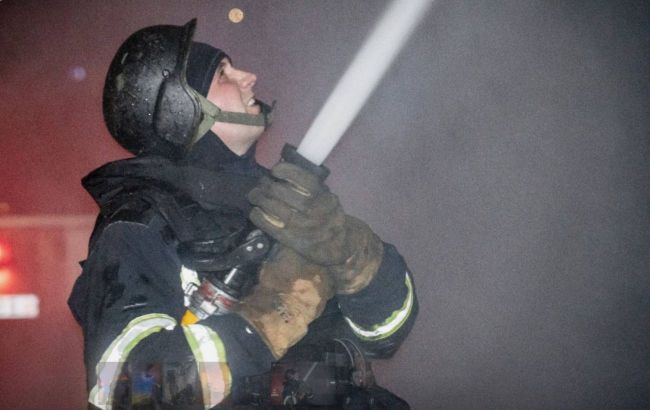 Russia strikes Ukraine's Khmelnytskyi: Massive fire broke out