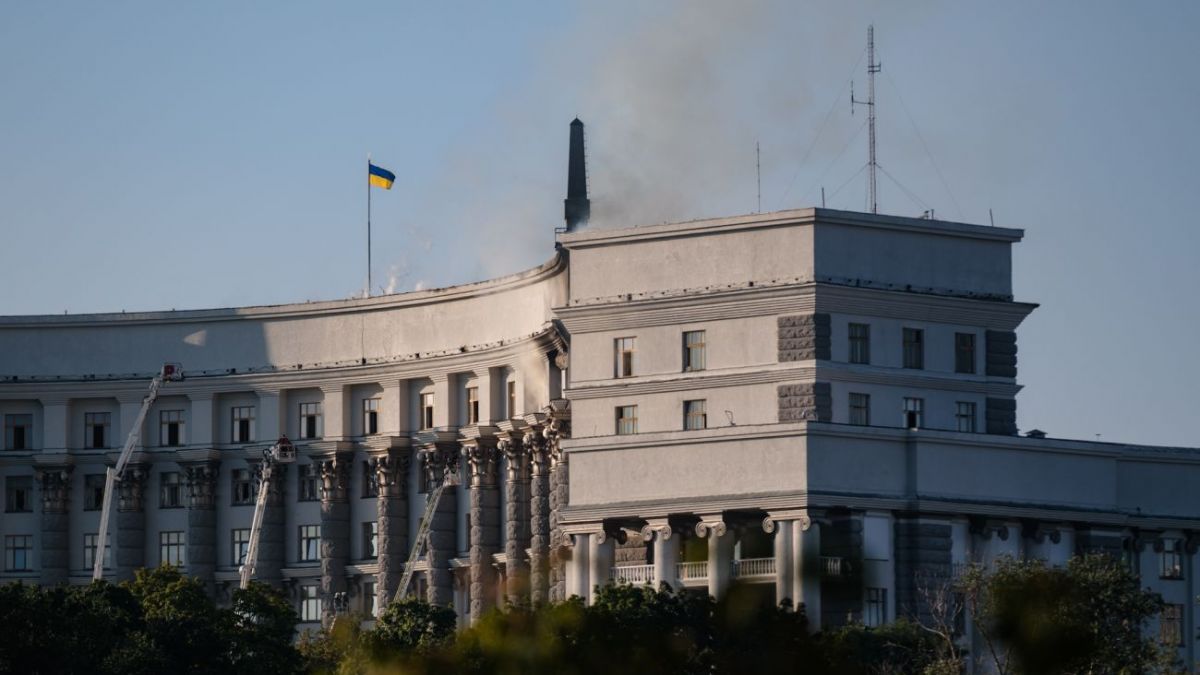 Cabinet of Ministers building attacked by Russia for first time: Upper floors ablaze, footage