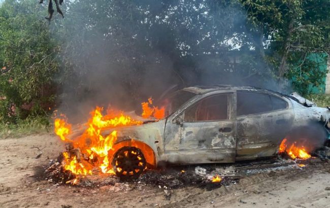 Russia strikes Ukraine's Dnipropetrovsk region: Cars and houses on fire, child among wounded