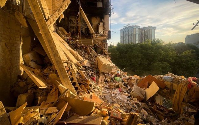 Odesa hit hard overnight: High-rise entrance wrecked, residents hurt