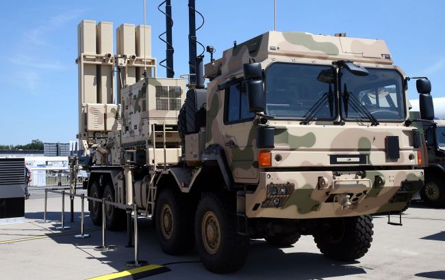Ukraine receives new IRIS-T launcher from Germany, Zelenskyy says
