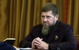 Chechen leader Kadyrov suffers kidney failure, sources say