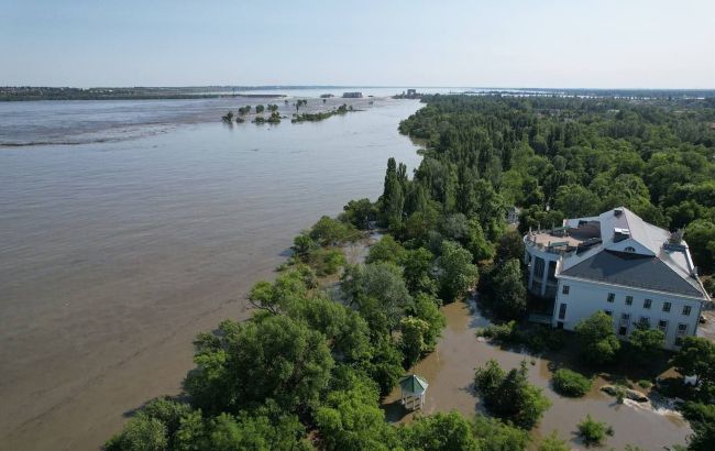 Russian sabotage at Ukraine's dam threatens major flood, mass evacuation underway