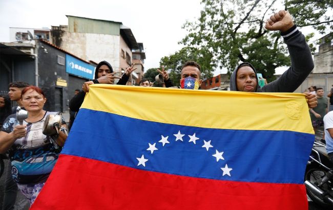 Venezuela tightens repression after US captures Maduro &mdash; FT