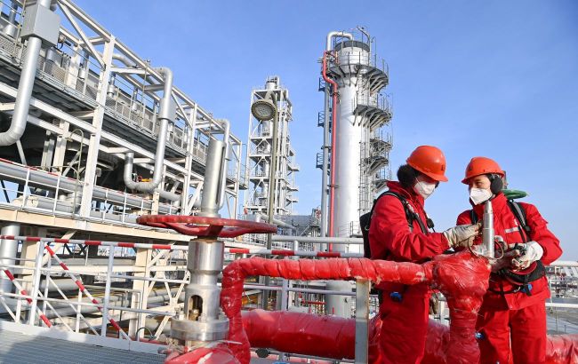 Chinese companies halt purchases of Russian oil following US sanctions - Reuters