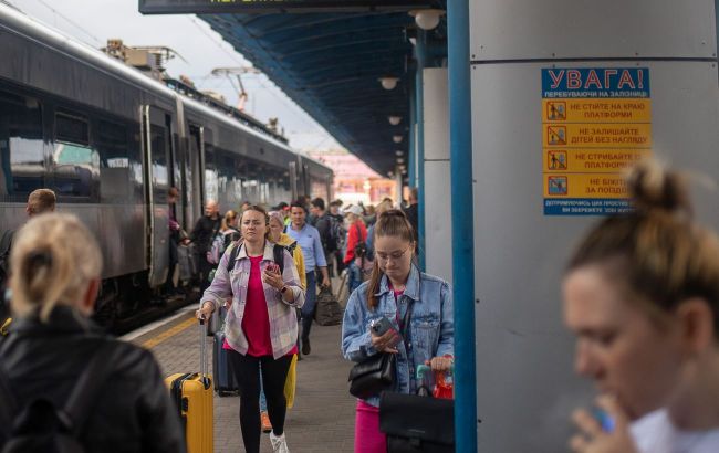 Why 17-year-old girls and boys are leaving Ukraine? Education ombudsman reveals