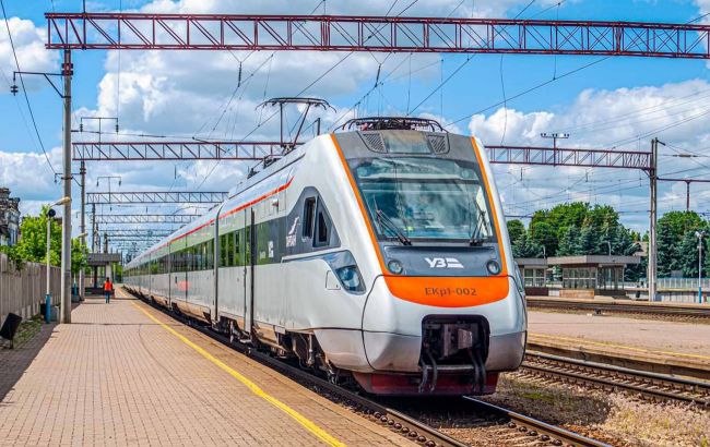 Russia launches massive wave of attacks on Ukrainian Railways: What's the strategy